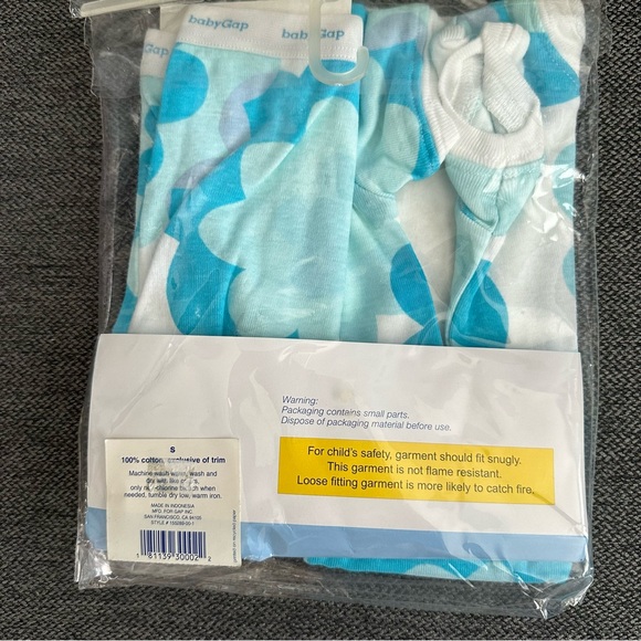 Baby Gap 2-Piece Pjs - Picture 2 of 4